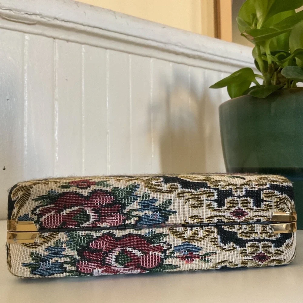 Vintage Travel‎ Jewelry Organizer Embroidered Floral Clamshell Cottage Core